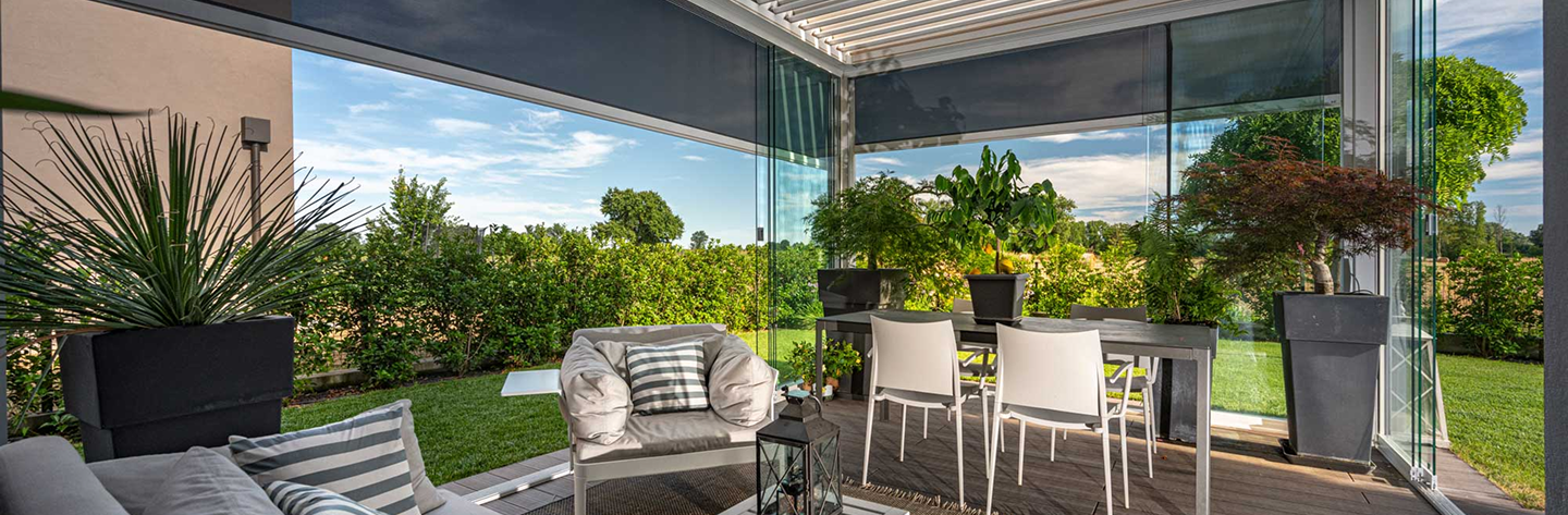 Demo Bioklimatická pergola pri rodinnom dome